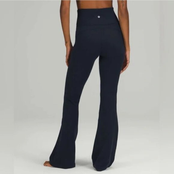 Lululemon Groove Super-High-Rise Flared Pant Nulu True Navy size 4 - Picture 1 of 13